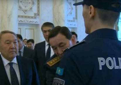 Назарбаеву показали новую форму полицейских